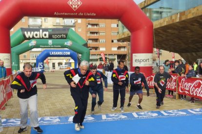 La carrera, que va comptar amb participants dels Special Olympics, va tenir la Llotja com a punt de sortida i arribada i va recórrer altres punts emblemàtics de la ciutat.