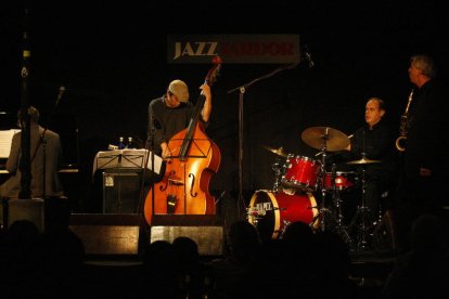 Dick Oatts Quartet actuó en el Cafè del Teatre el sábado (izquierda), mientras que ayer fue el turno de la catalana Laura Simó (derecha).