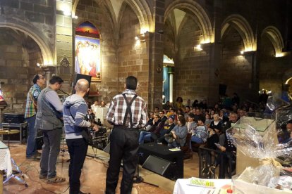 Un momento de una actuación de ayer en la iglesia de Santa Maria de Linyola.