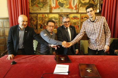 Peris, el president del Balàfia, Francisco Rodríguez, Ros i el president del Pardinyes, Carles Garcia.