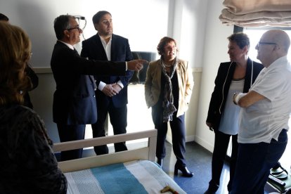 Junqueras visitó ayer una residencia de ancianos.