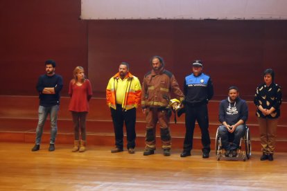 Actores, personal de emergencias y víctimas de accidentes, ayer, tras explicar su testimonio en una acción en el Auditori.