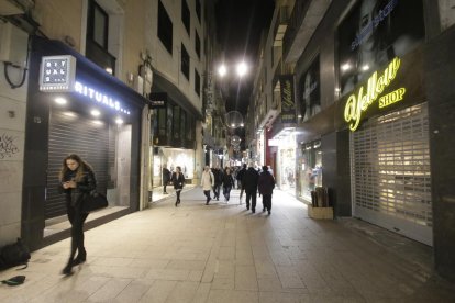 La calle Major ofrecía ayer esta atípica imagen ayer a las siete y diez de la tarde.