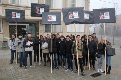 Un equip discutint sobre la ubicació d’un local.