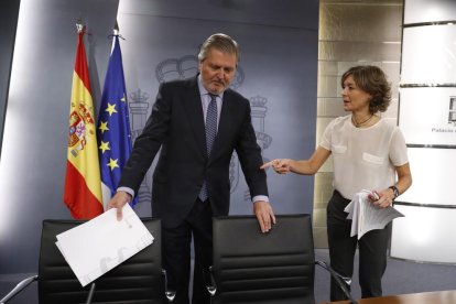 La ministra de Agricultura y el portavoz del Gobierno central ayer.