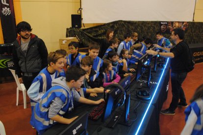 Alumnos de la escuela Minyons d’Urgell de Fondarella descubrieron ayer el espacio MLP Kids. 