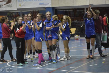 Les jugadores de l’Associació celebrant la victòria d’ahir.