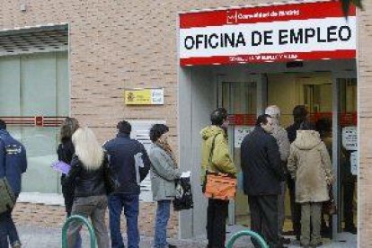 Sólo el 0,6% de los parados de larga duración y con más de 45 años logra empleo indefinido