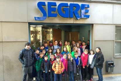 Els nens i els seus mestres, a la porta de SEGRE