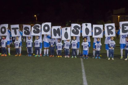 Los niños de la escuela se acordaron del que fue el presidente de la entidad, Isidre Pelegrí Miguel, fallecido en septiembre.