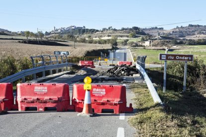 El puente sobre el Ondara está en la L-203 en Vilanova.