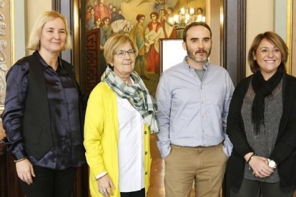 D'esquerra a dreta, M. Àngels Cabré, Montse Parra, Albert Garcia Elena i Rosa Pujol.