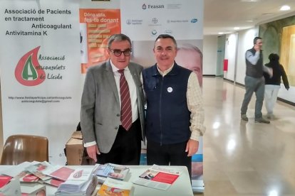 El alcalde, Àngel Ros, con José Luis Calvo, ayer en el Arnau. 