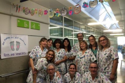 Imagen de grupo del equipo de atención de bebés prematuros en el hospital Arnau de Vilanova. 