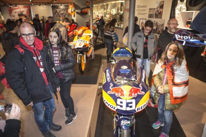 El museu va rebre aquest cap de setmana més de 1.200 visites de fans dels campions de Cervera.