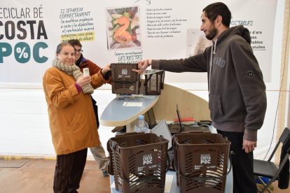 La Mancomunitat regala bosses a la plaça de les Monges.