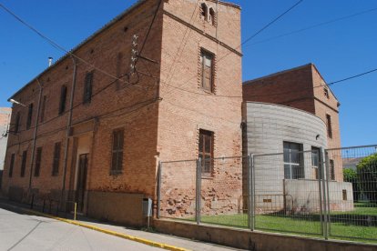 El col·legi dels Arcs, obert per un dia ■ El col·legi Rubí Bedoya dels Arcs està clausurat des de fa un parell de cursos per falta d’alumnes. Va obrir excepcionalment divendres passat per acollir un taller d’alumnes de la UdL.