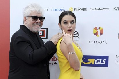 Pedro Almodóvar y Adriana Ugarte ayer en Breslavia. 