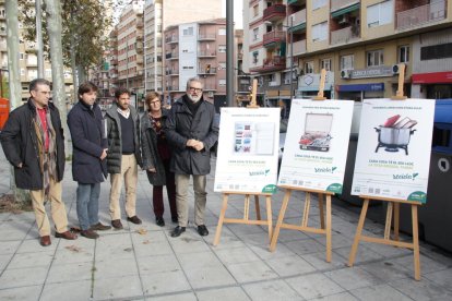 Larrosa, a la derecha, presentó ayer la campaña de concienciación.