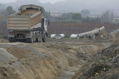 Las obras para sustituir un nuevo tramo de la conducción con fallos de fabricación en Soses.