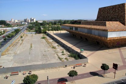 En este solar anexo a la Llotja debían construirse 2 torres de pisos.