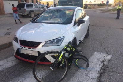 El turisme i la bicicleta sinistrats a la rotonda de Seròs.