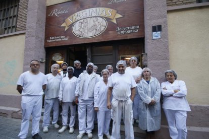 Los trabajadores de Virginias en su fábrica de Pardinyes. 