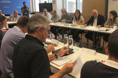 Imagen de la reunión de la conselleria con representantes del sector ayer en Barcelona.