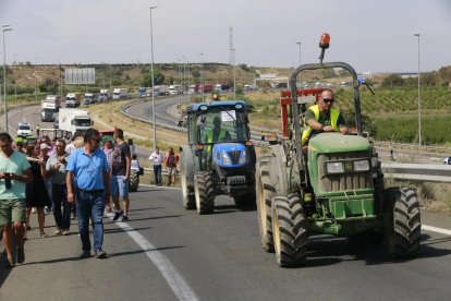 Una imagen de la última protesta del sector el pasado día 25 en Soses, a la altura de la autovía.