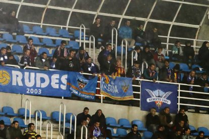 Aspecto de la grada de Anoeta en la que se situaron los aficionados del Lleida que viajaron hasta San Sebastián.