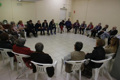 La asamblea tuvo lugar ayer en el local de la plaza del Clot.