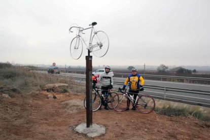 Imatge de la setmana passada al monument de record als dos morts.