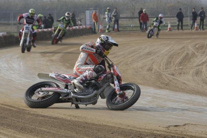 Marc Màrquez, derrapant l’Honda sobre el circuit de Rufea, on avui tornarà a entrenar-se.