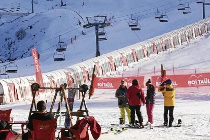 Las pistas de Boí- Taüll, durante la jornada de ayer, tienen entre 25 y 150 centímetros de nieve.