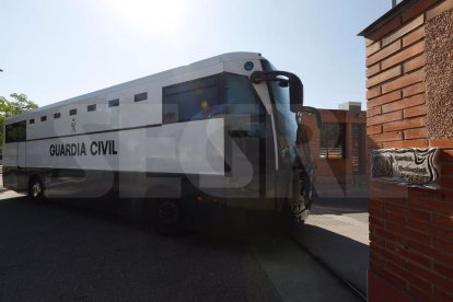 Imatges de l'arribada dels polítics presos al centre penitenciari de Ponent