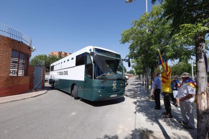 Imatges de l'arribada dels polítics presos al centre penitenciari de Ponent