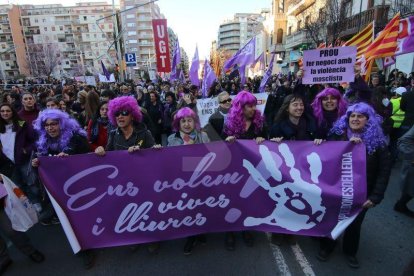 Protestes en el marc d'una vaga feminista pionera.