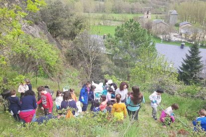 Participan una sesentena de adultos y niños