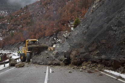 El desprendimiento de rocas sobre la N-260 en Pont de Bar.