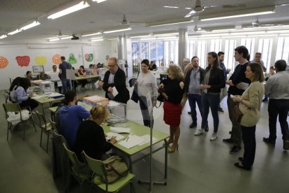 Colegios electorales en la demarcación de Lleida por los comicios municipales y europeos.