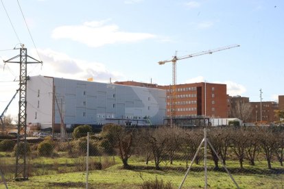 Las obras para construir un nuevo edificio para el hospital Arnau de Vilanova avanzan a buen ritmo. Está previsto que inicialmente acoja a los pacientes con coronavirus.