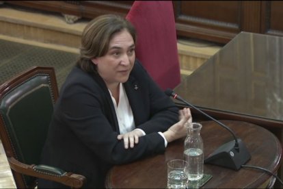 Ada Colau, compareixent al Suprem