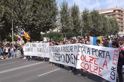 Los estudiantes, en la rambla de Aragón.