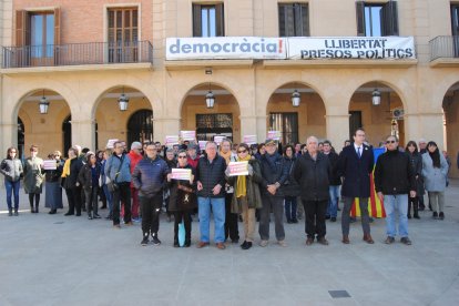 Cerca de 100 personas se concentran en Mollerussa contra el juicio del 'Proceso'