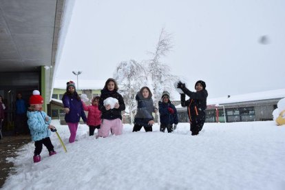 La nevada deixa una vintena de carreteres de Pirineu de Lleida amb ús de cadenes i més de 700 escolars sense classe