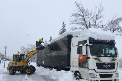 La nevada deixa una vintena de carreteres de Pirineu de Lleida amb ús de cadenes i més de 700 escolars sense classe