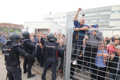 Càrregues policials a l'EOI de Lleida