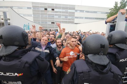 Càrregues policials a l'EOI de Lleida