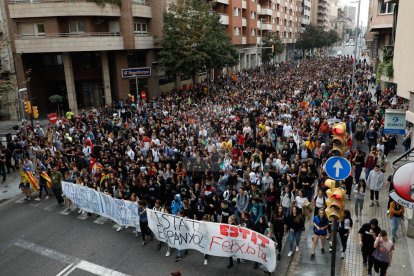 Imatges de les manifestacions a la ciutat de Lleida contra la sentència del Procés