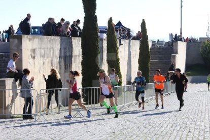 La veterana i emblemàtica prova lleidatana va reunir 700 atletes entre totes les propostes.